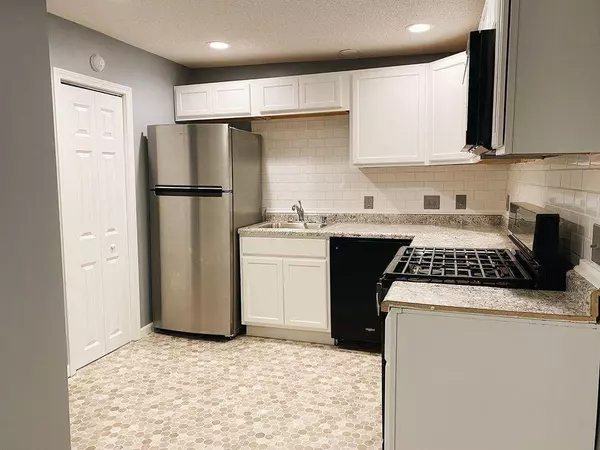 941 Greenbrier ST, Saint Paul, MN 55106