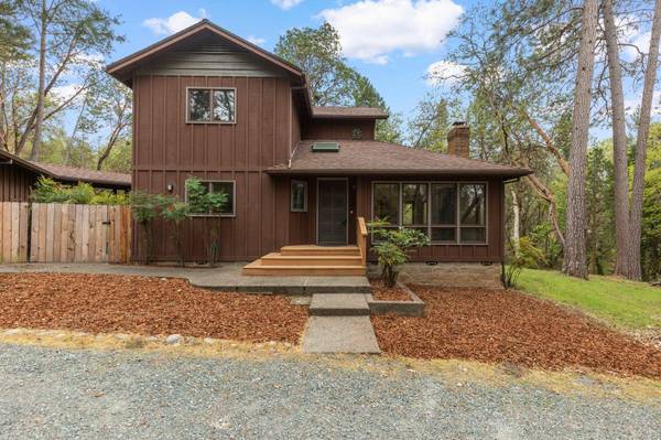 1444 Summit Loop, Grants Pass, OR 97527