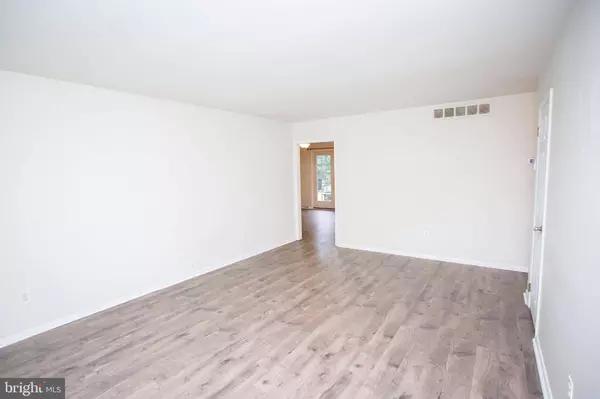 932 GRENVILLE DR, Turnersville, NJ 08012