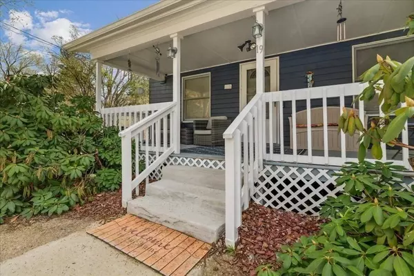 19 Berry St, Derry, NH 03038