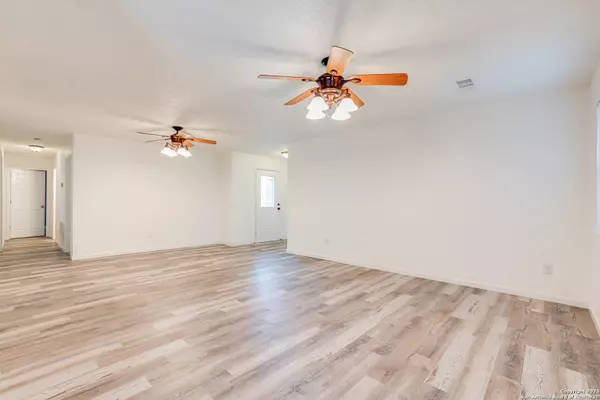 159 County Road 675, Devine, TX 78016