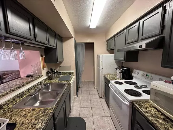 9090 S Braeswood BLVD #107, Houston, TX 77074