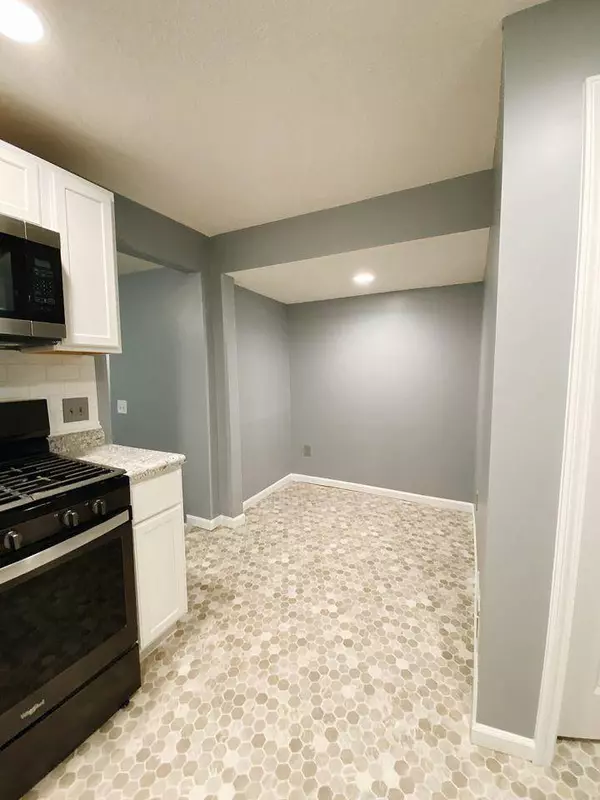 941 Greenbrier ST, Saint Paul, MN 55106