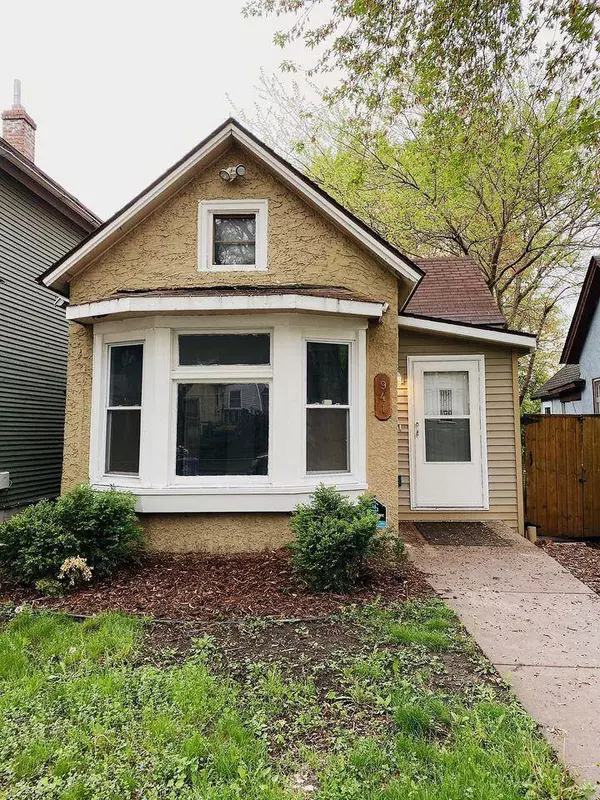 941 Greenbrier ST, Saint Paul, MN 55106