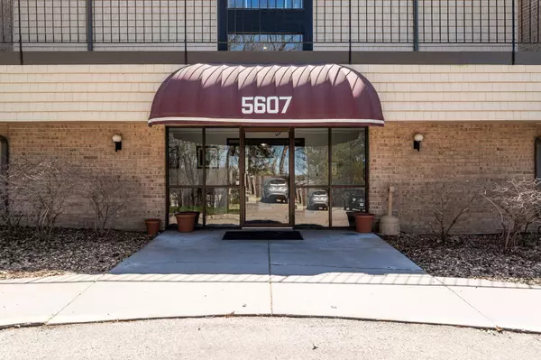 5607 Green Circle DR #223, Minnetonka, MN 55343