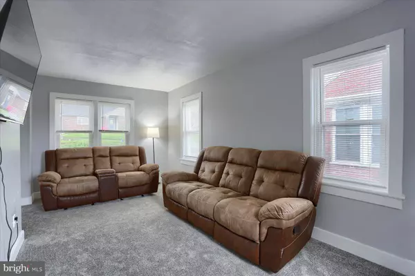 8160 CHAMBERS HILL RD, Harrisburg, PA 17111