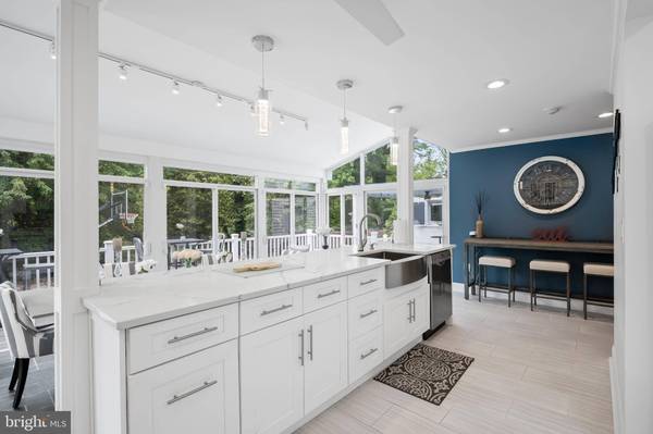 96 WESTBROOK DR, Moorestown, NJ 08057