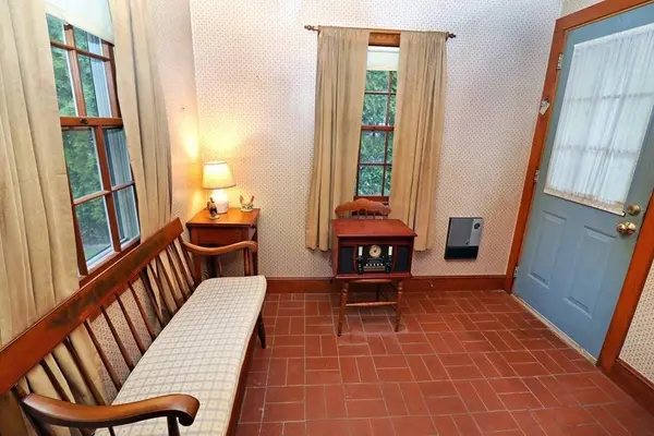 11 Summer St, Medfield, MA 02052