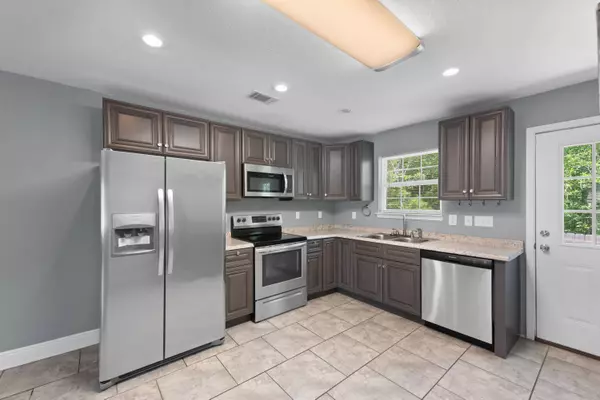 321 Apple Drive, Crestview, FL 32536