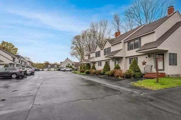 17 Carriage Ct #17, Merrimac, MA 01860