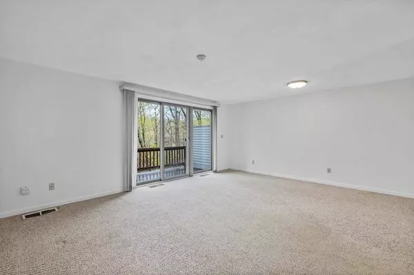 17 Carriage Ct #17, Merrimac, MA 01860