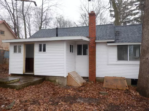 6050 W Guernsey Lake Road, Delton, MI 49046