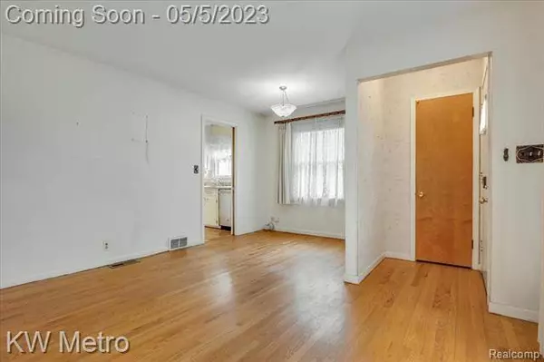 415 CHARLEVOIX Street, Clawson, MI 48017