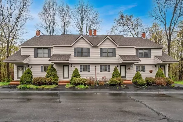 17 Carriage Ct #17, Merrimac, MA 01860