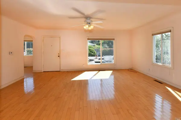 1076 Shetler AVE, Napa, CA 94559