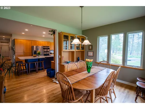 28517 RESTWELL RD, Eugene, OR 97402