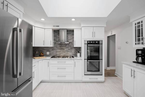 96 WESTBROOK DR, Moorestown, NJ 08057