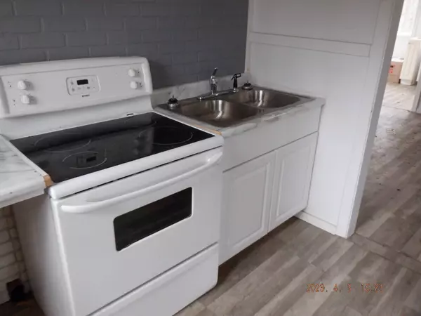 6050 W Guernsey Lake Road, Delton, MI 49046