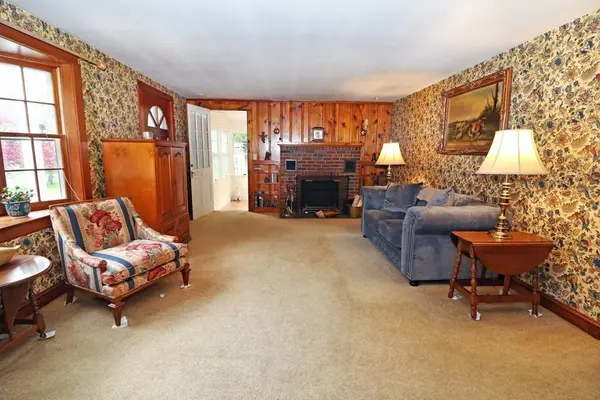 11 Summer St, Medfield, MA 02052