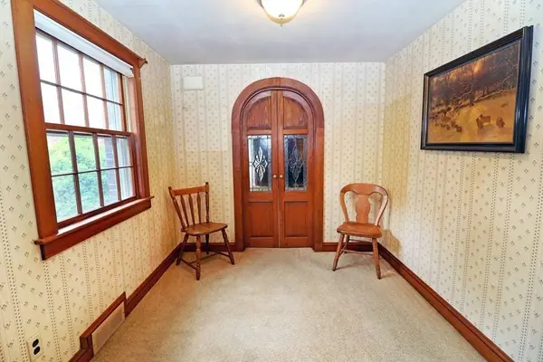 11 Summer St, Medfield, MA 02052