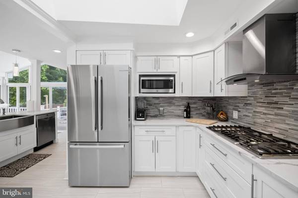 96 WESTBROOK DR, Moorestown, NJ 08057