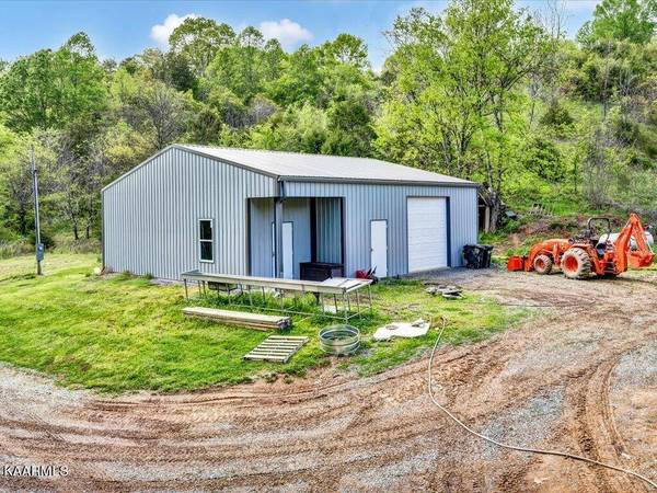 135 Jetty WAY, Bybee, TN 37713