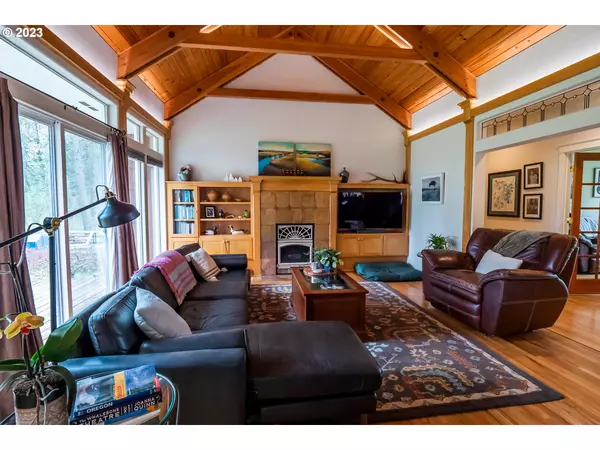 28517 RESTWELL RD, Eugene, OR 97402