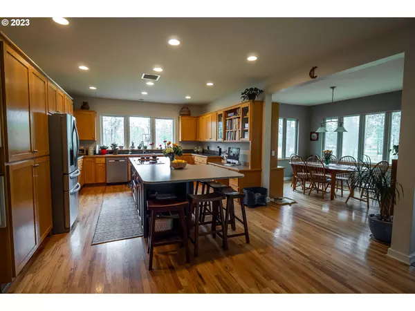 28517 RESTWELL RD, Eugene, OR 97402