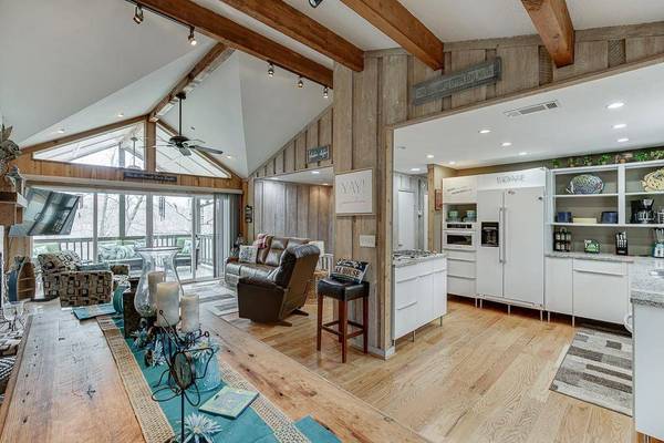 6453 Paradise Point RD, Flowery Branch, GA 30542