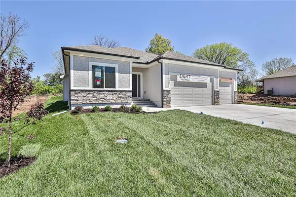 2306 NW Rymeg DR, Grain Valley, MO 64029