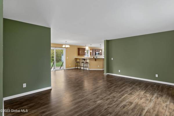 90 Bentley Drive, Schaghticoke, NY 12182