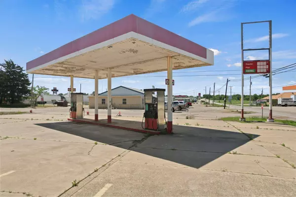 101 E 5th Street, Winfield, TX 75493