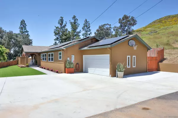 13008 Mapleview St, Lakeside, CA 92040