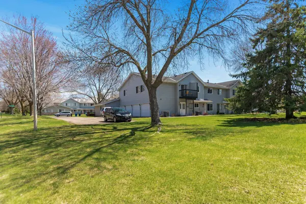 4317 Parkview CT, Vadnais Heights, MN 55127