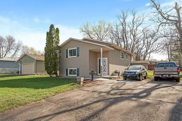 6330 Dawn WAY, Inver Grove Heights, MN 55076