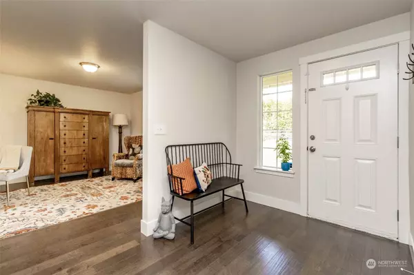 221 195th AVE SW, Lakebay, WA 98349