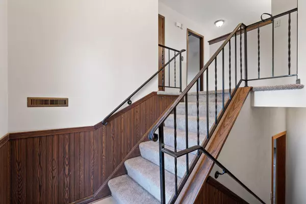 6330 Dawn WAY, Inver Grove Heights, MN 55076