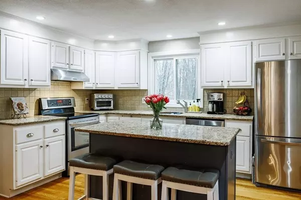 42 Averill St, Topsfield, MA 01983