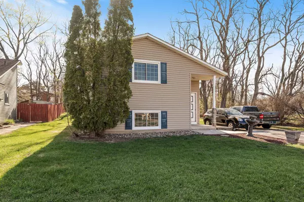 6330 Dawn WAY, Inver Grove Heights, MN 55076