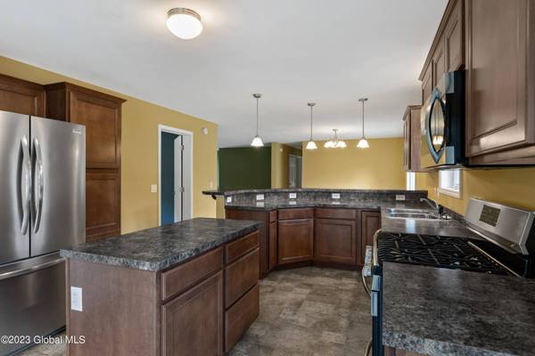 90 Bentley Drive, Schaghticoke, NY 12182