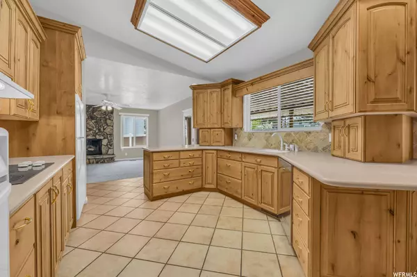 8714 S PIPER LN, Sandy, UT 84093