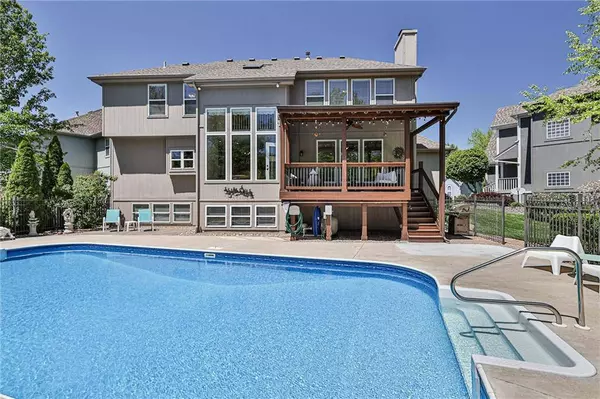 521 NE Jasper CIR, Lee's Summit, MO 64064