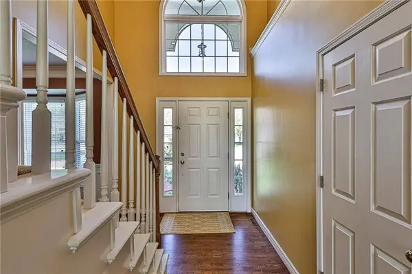 521 NE Jasper CIR, Lee's Summit, MO 64064