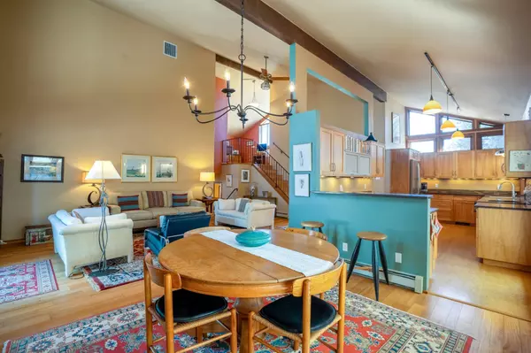 208 Canada WAY, White Rock, NM 87547