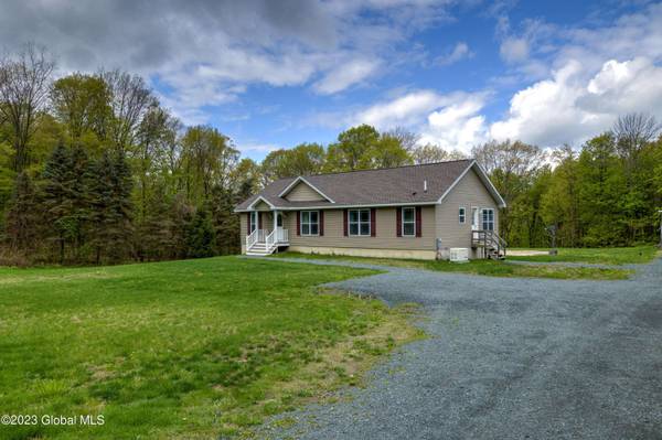 90 Bentley Drive, Schaghticoke, NY 12182