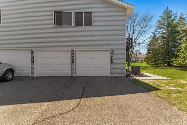 4317 Parkview CT, Vadnais Heights, MN 55127