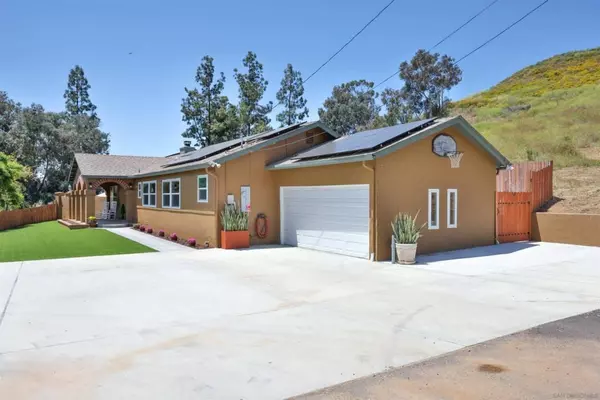 13008 Mapleview St, Lakeside, CA 92040