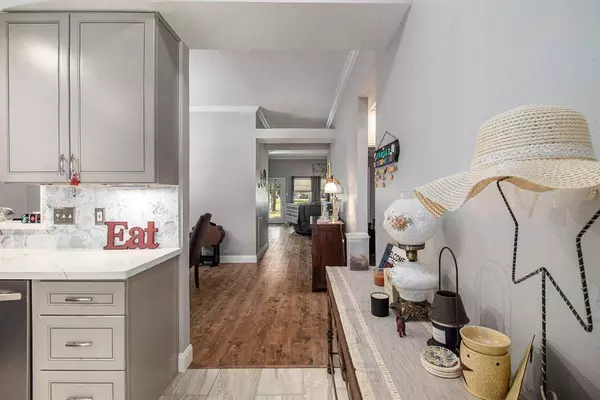 718 E Country Grove CIR, Pearland, TX 77584