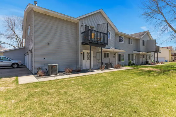 4317 Parkview CT, Vadnais Heights, MN 55127