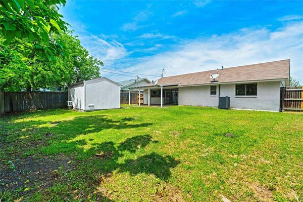 633 Forest Park Place, Grand Prairie, TX 75052